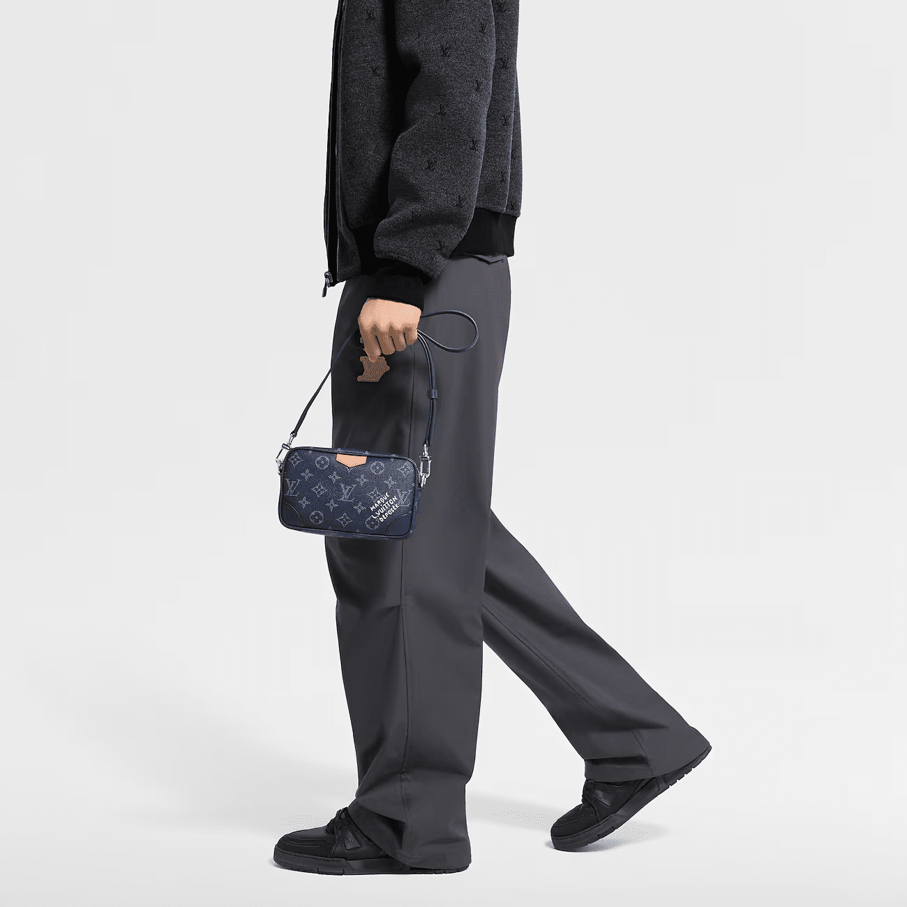 Louis Vuitton M26826 Trocadéro Wearable Wallet