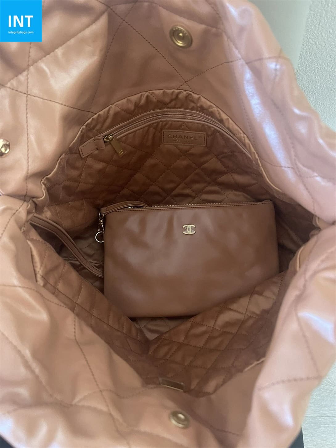 CHANEL 22 TOTE BAG