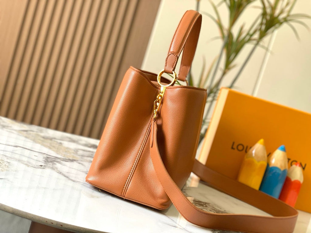 Louis Vuitton M24620 Large CAPUCINES SOUPLE BAG