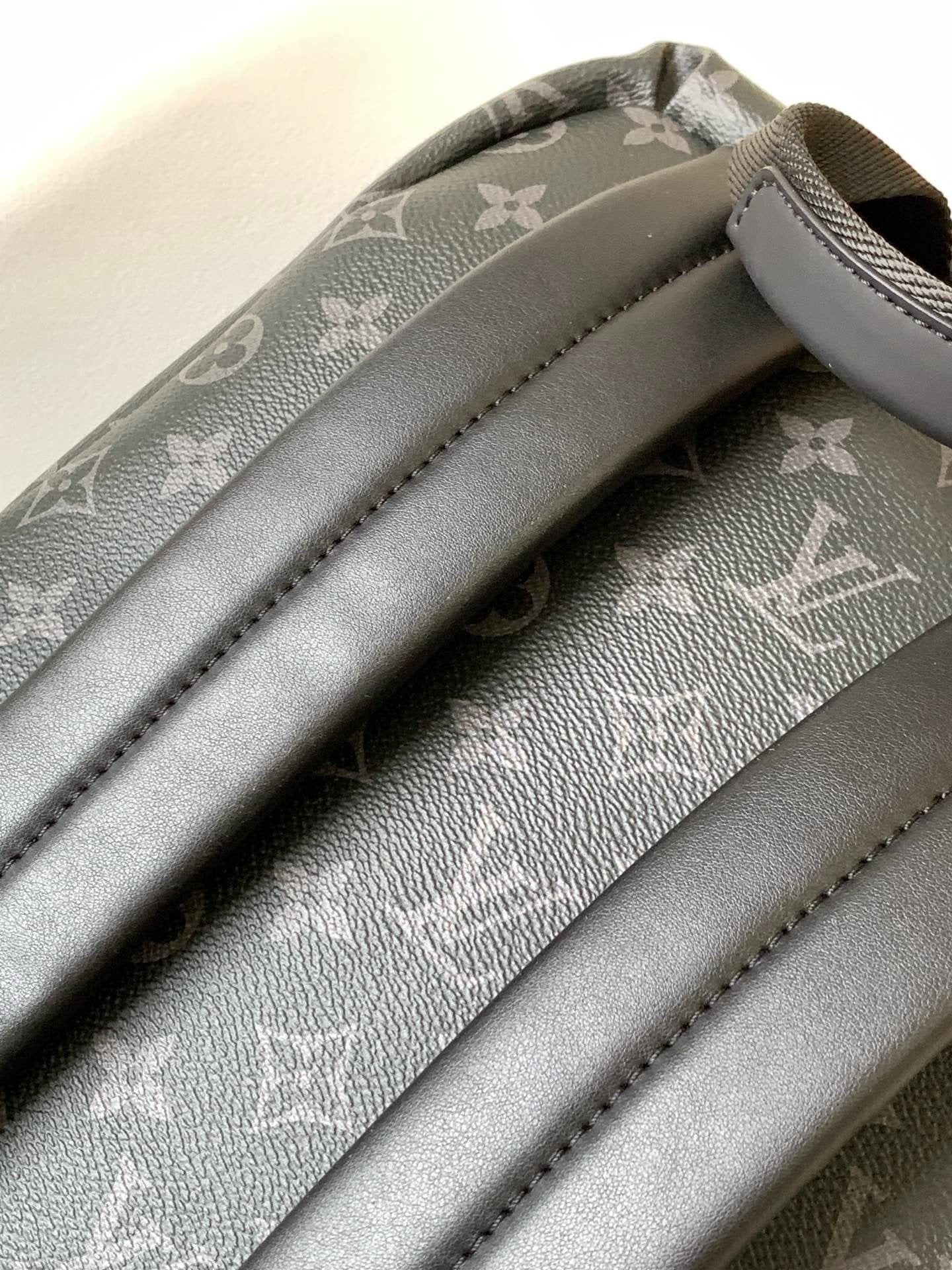 Louis Vuitton M43186 Discovery Backpack