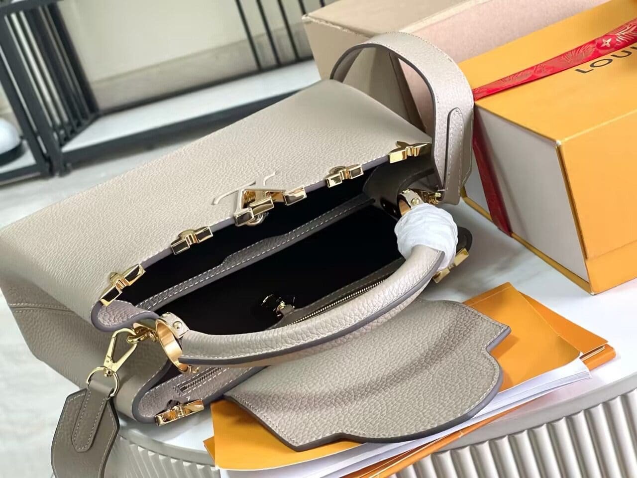 Louis Vuitton M24567 Capucines Mini