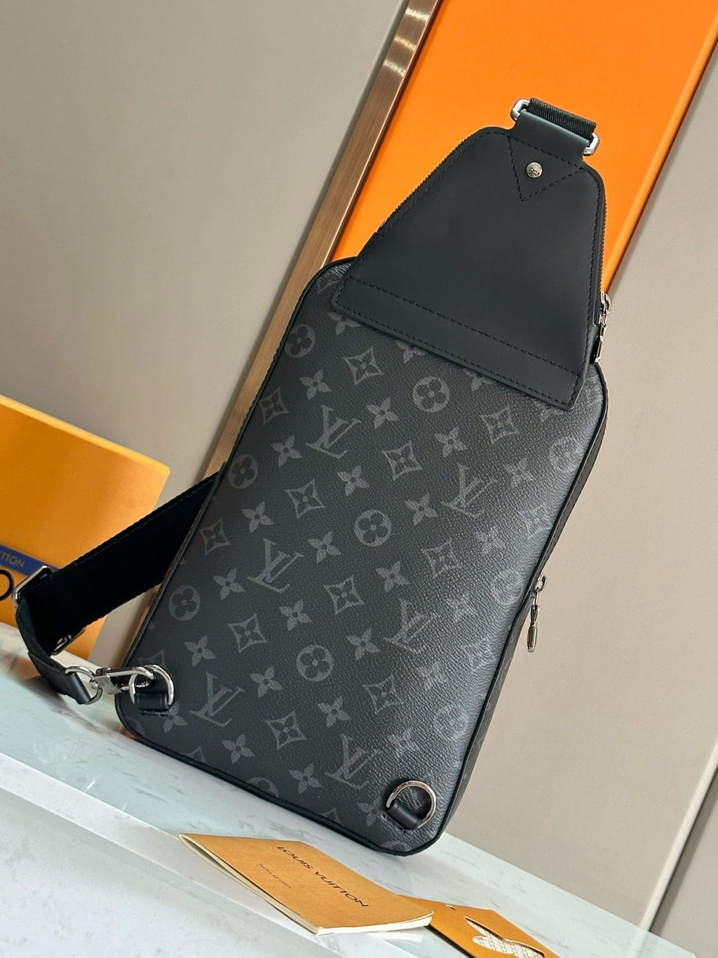 Louis Vuitton M47137 Avenue Slingbag