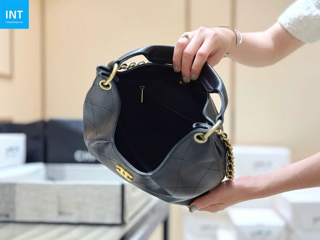 Chanel Maxi Hobo Bag AS5970