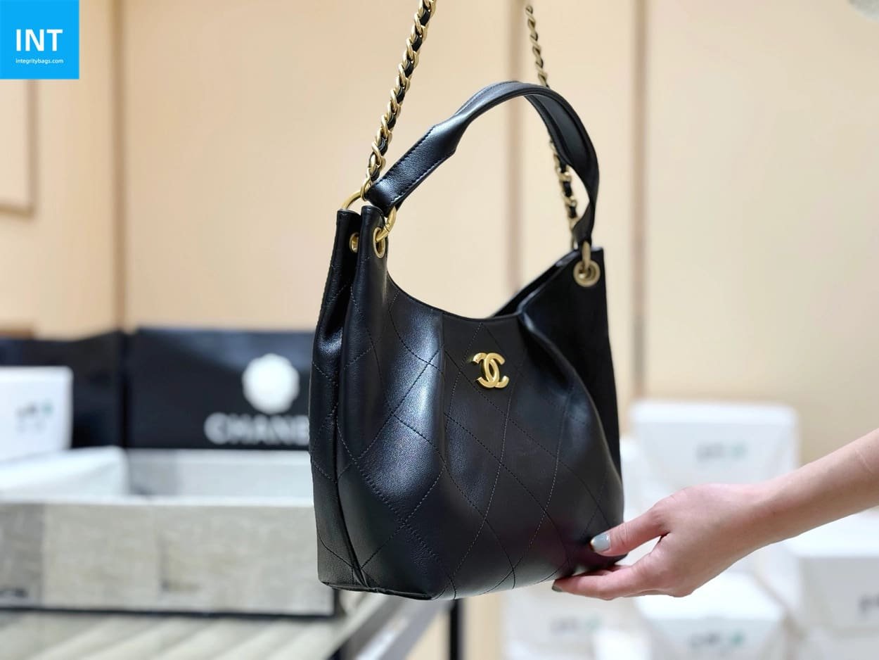 Chanel Maxi Hobo Bag AS5970