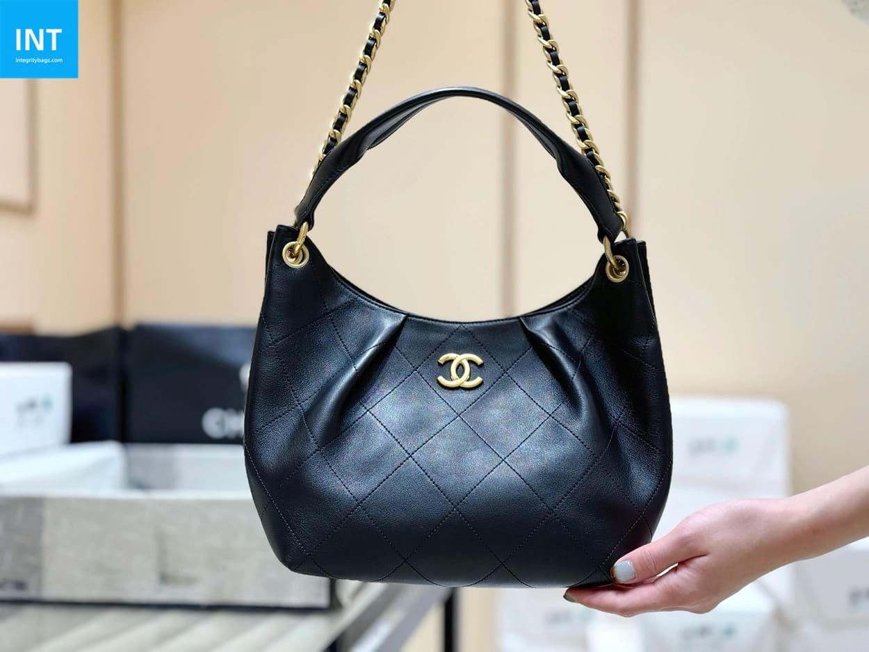Chanel Maxi Hobo Bag AS5970