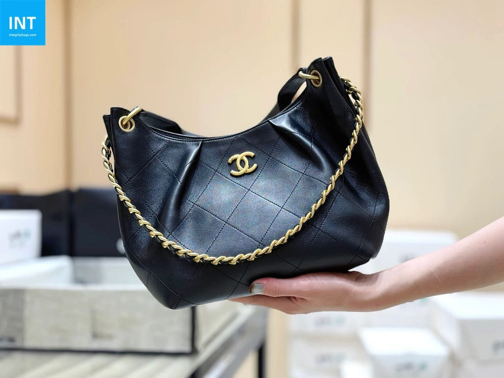 Chanel Maxi Hobo Bag AS5970