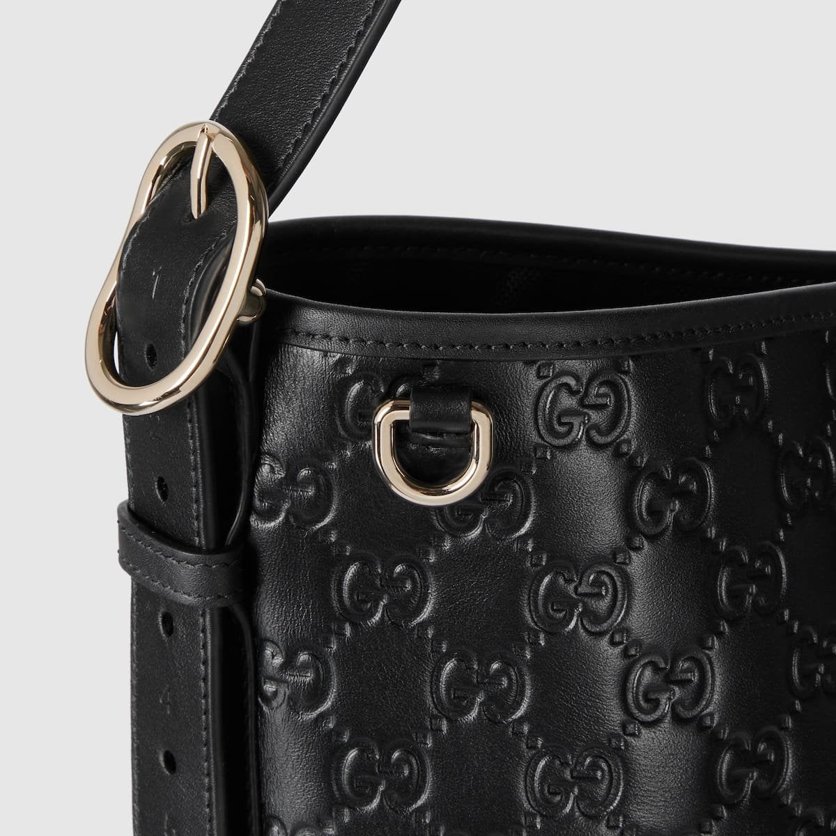 Gucci Emblem medium shoulder bag