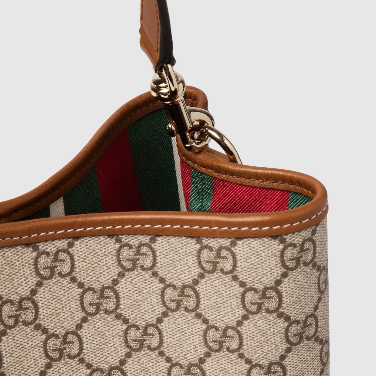 Gucci Emblem medium bucket bag