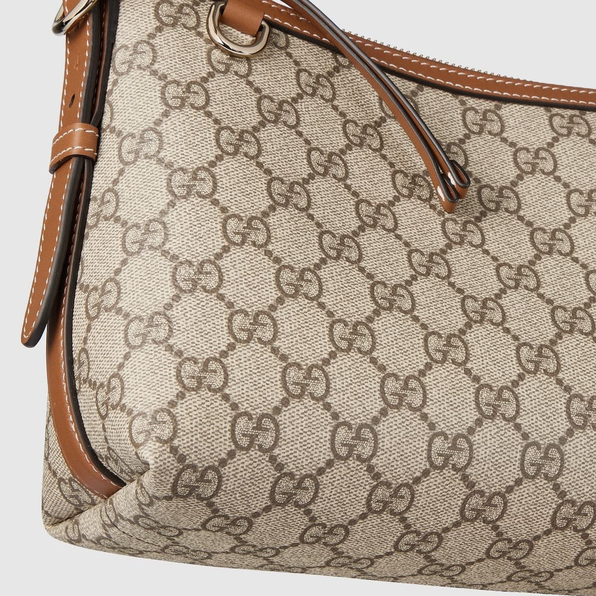 GG Emblem medium shoulder bag