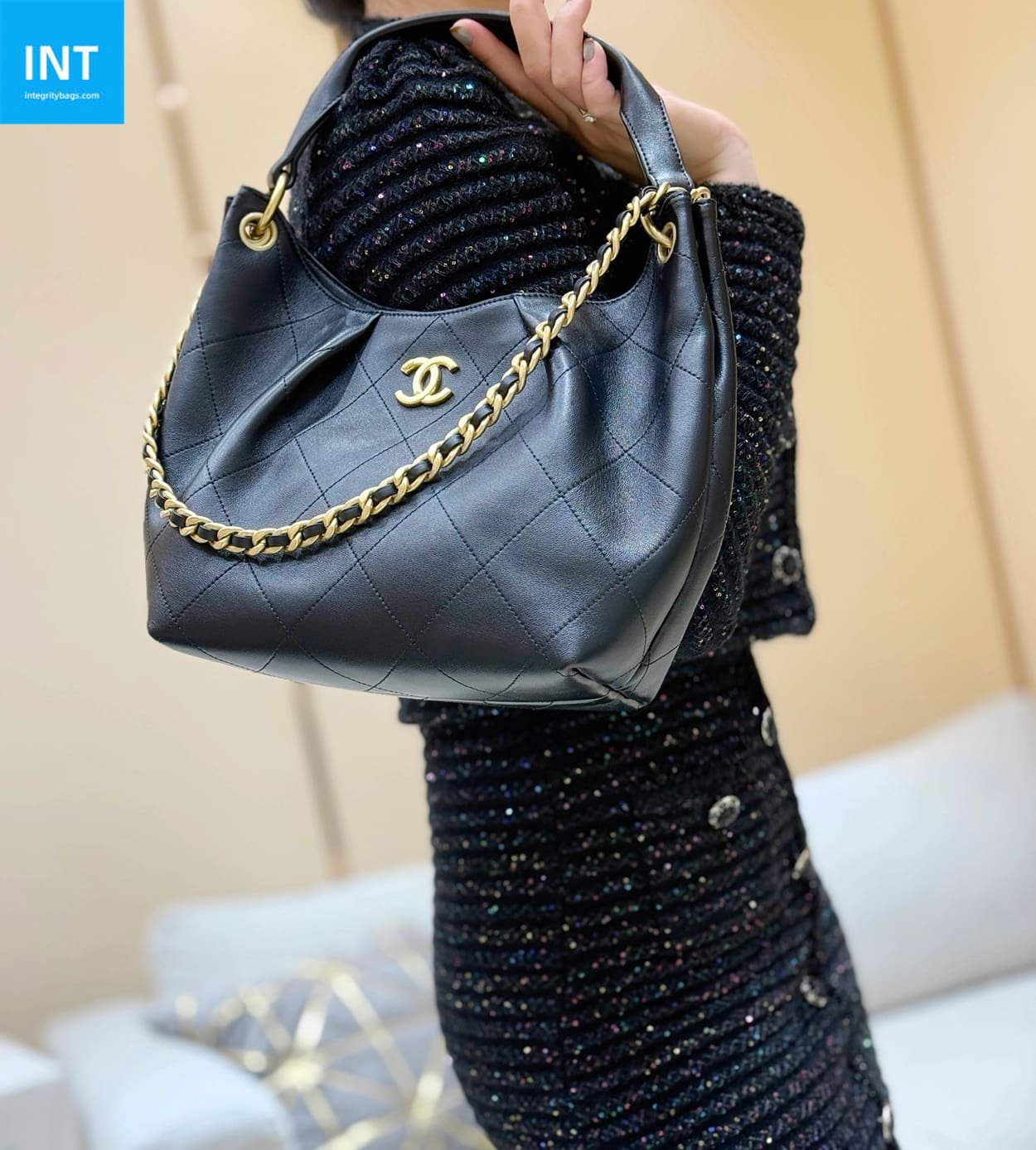 Chanel Maxi Hobo Bag AS5970