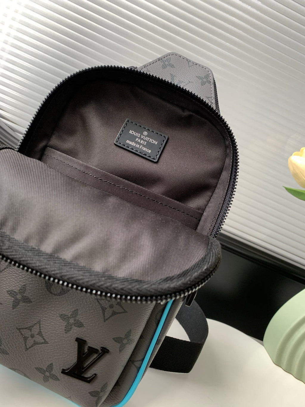 Louis Vuitton M11703 Avenue Slingbag PM