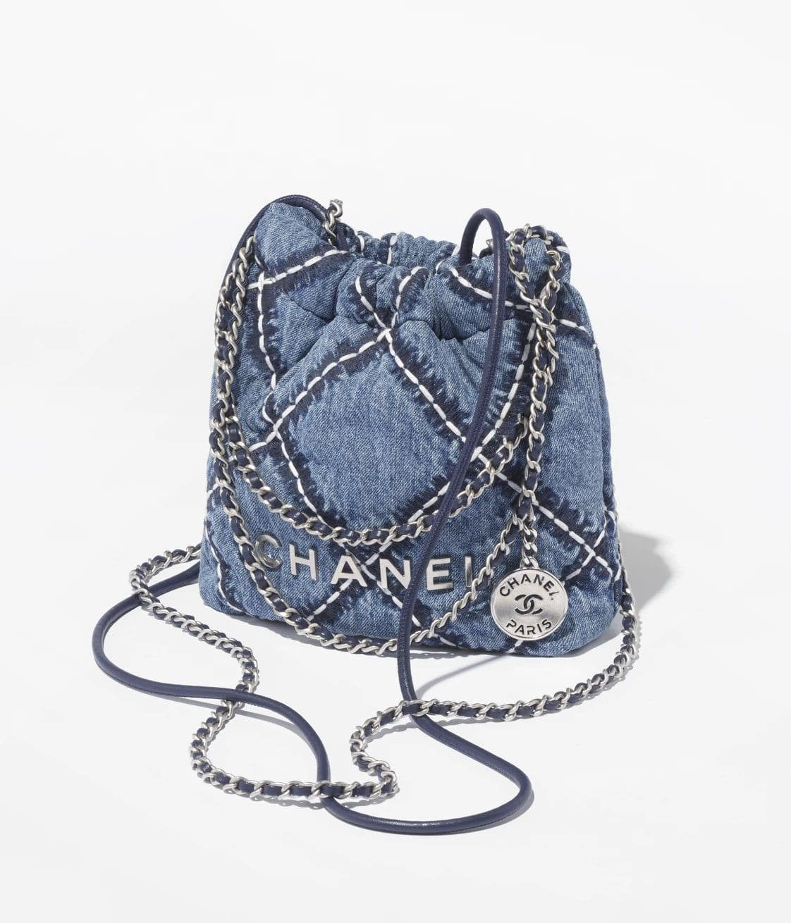 CHANEL 22 mini handbag