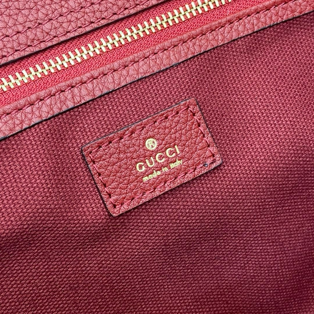 Gucci Medium tote bag with hook closure