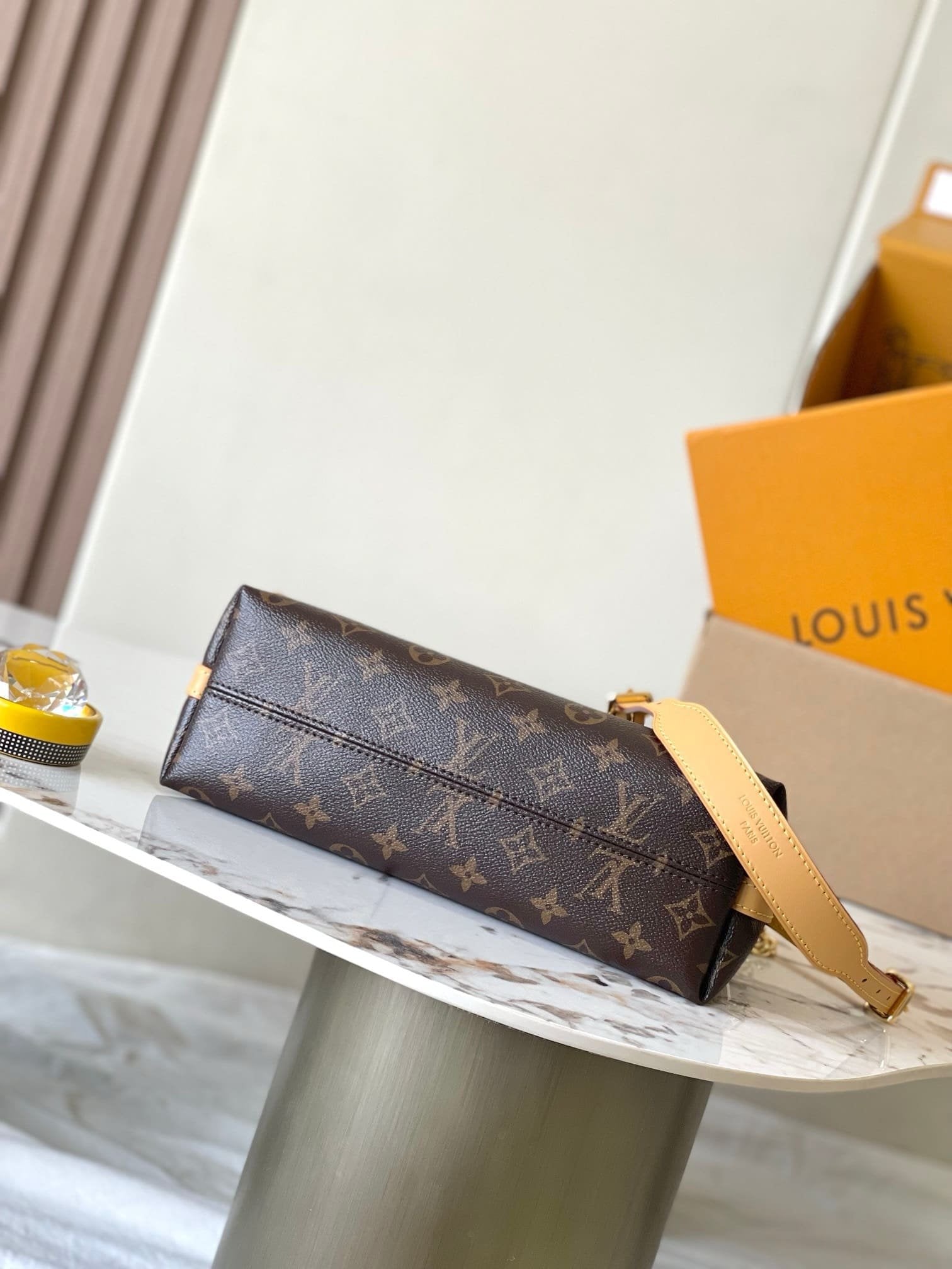 Louis Vuitton M13014 CARRYALL BB Gloves