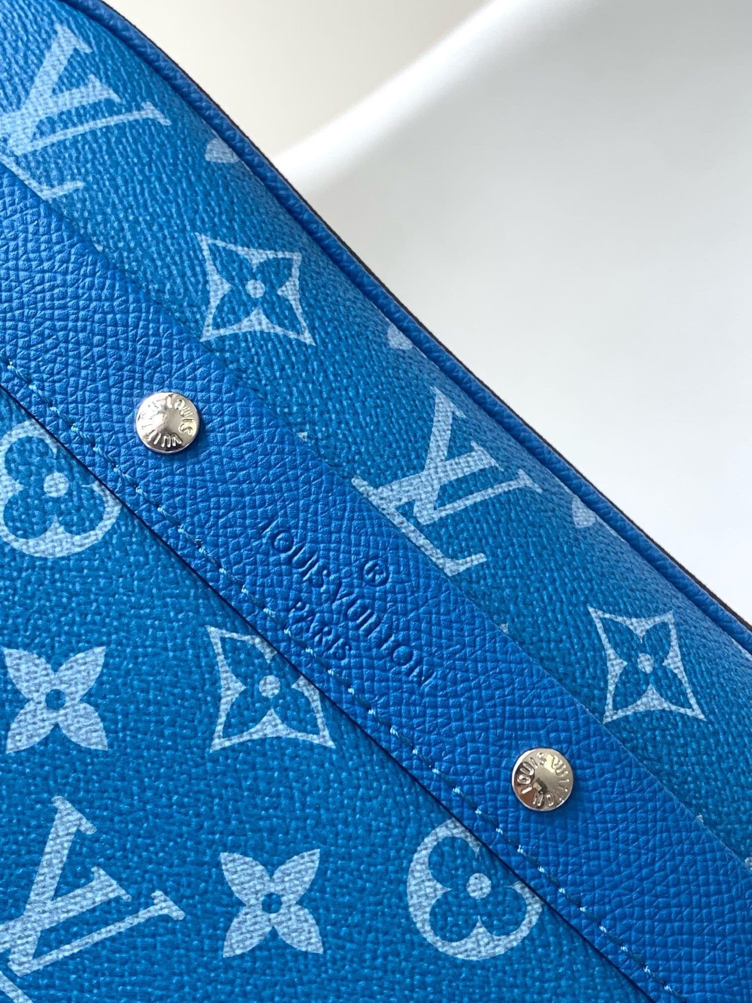 Louis Vuitton M31016 Alpha Messenger