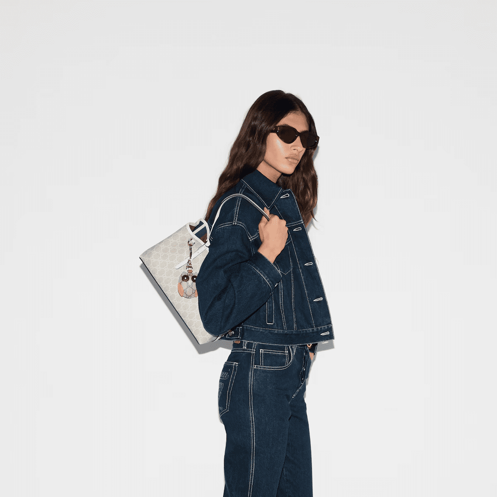 GUCCI EMBLEM MEDIUM TOTE BAG