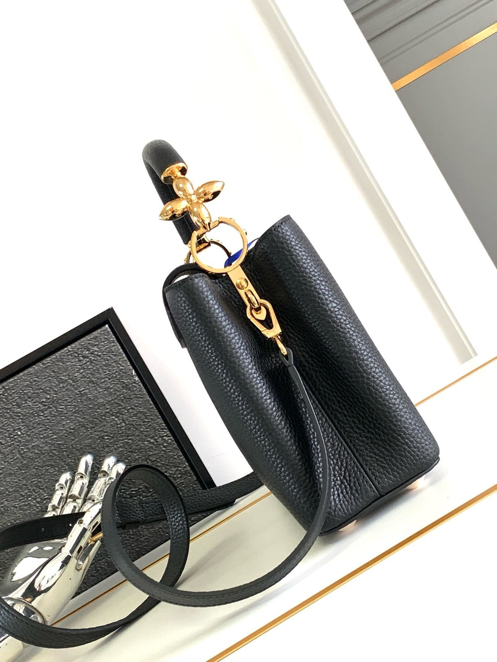 Louis Vuitton M24698 Capucines BB