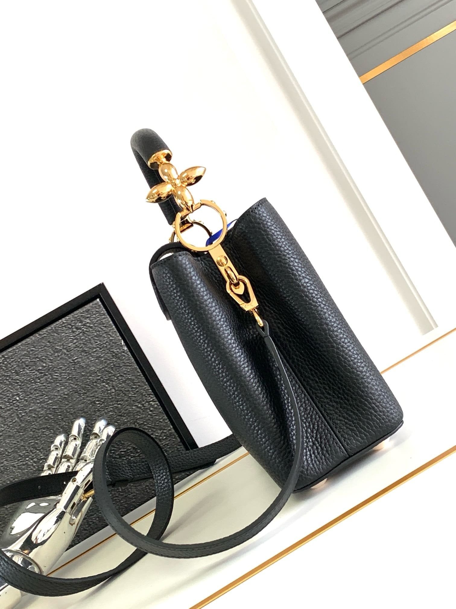 Louis Vuitton M24698 Capucines BB