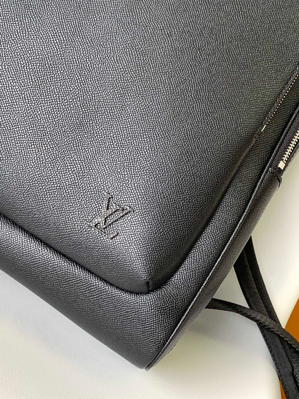 Louis Vuitton M30977 AVENUE Backpack