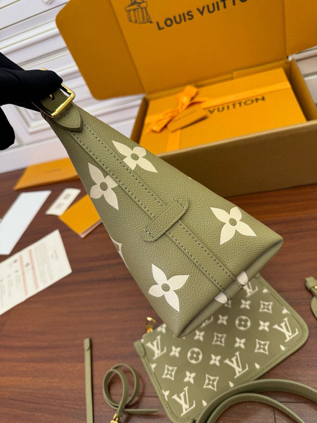 Louis Vuitton M46672 CarryAll PM