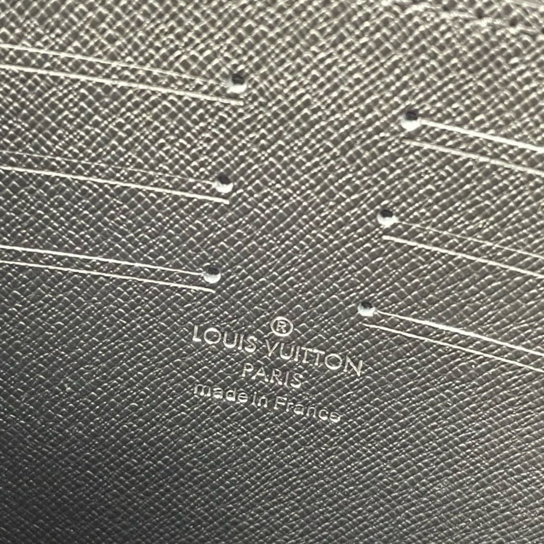 Louis Vuitton M61692 Pochette Voyage MM