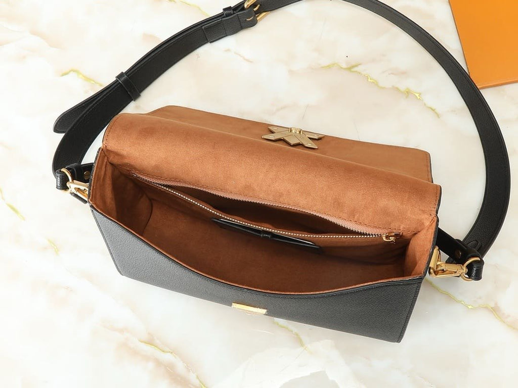 Louis Vuitton M24639 Soft Twist