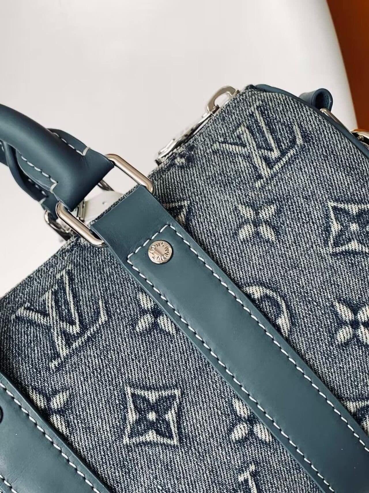 Louis Vuitton M22762 Keepall Bandoulière 25