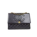 CHANEL 1992 shoulder bag with flap top