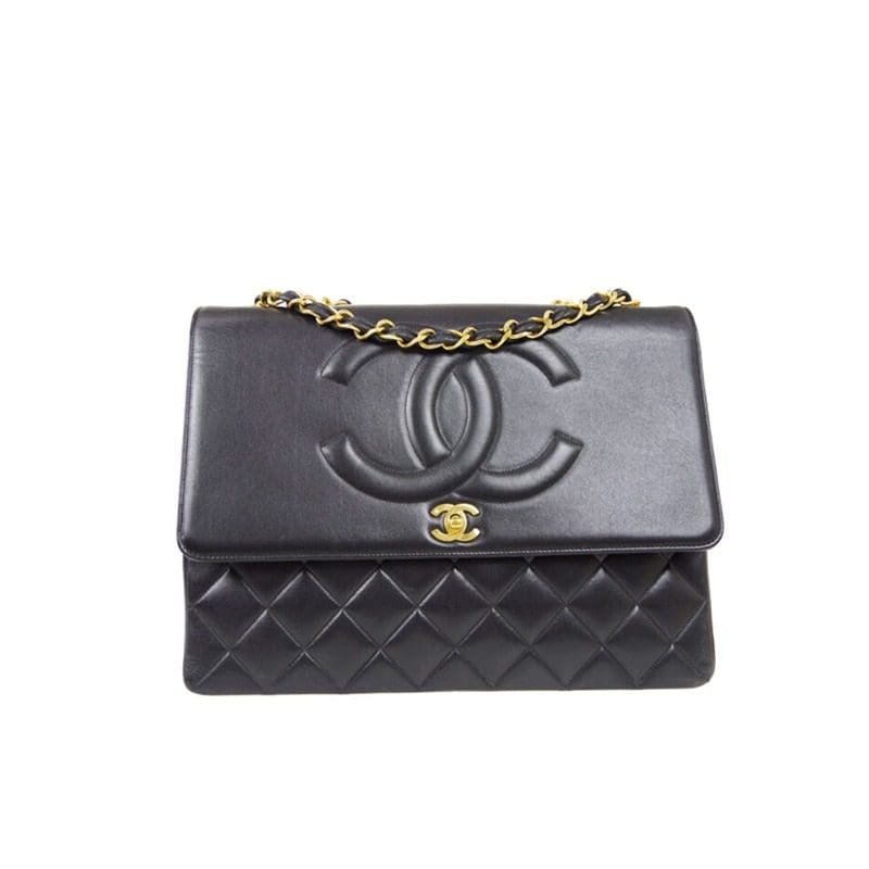 CHANEL 1992 shoulder bag with flap top
