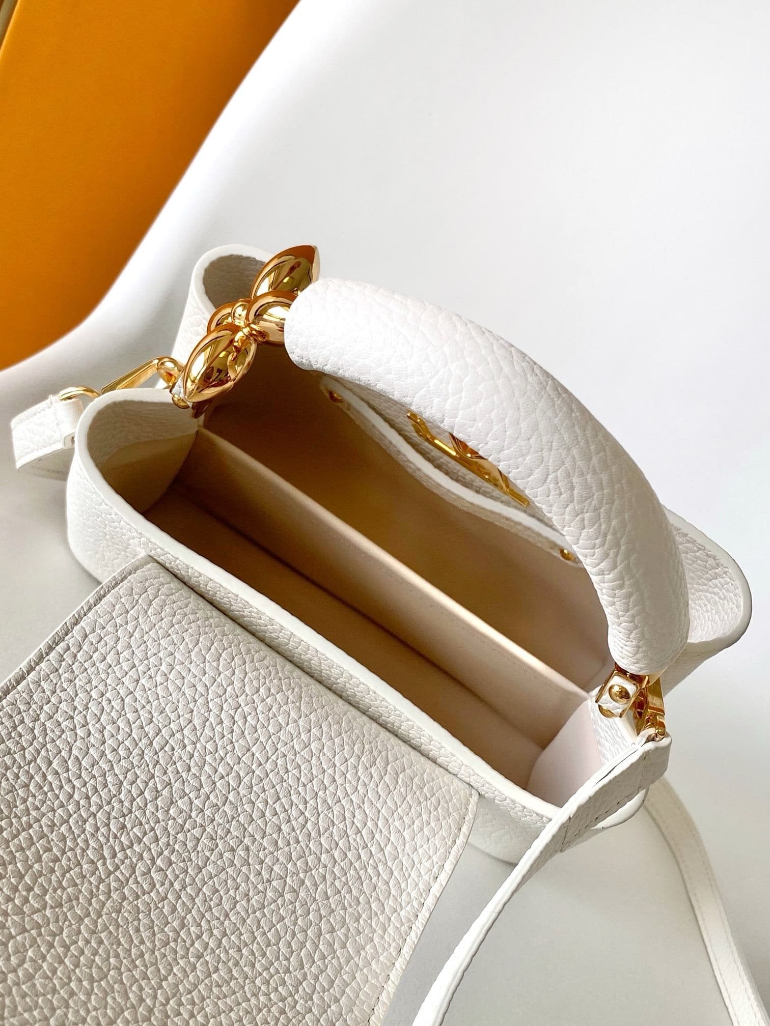 Louis Vuitton M23944 Capucines Mini