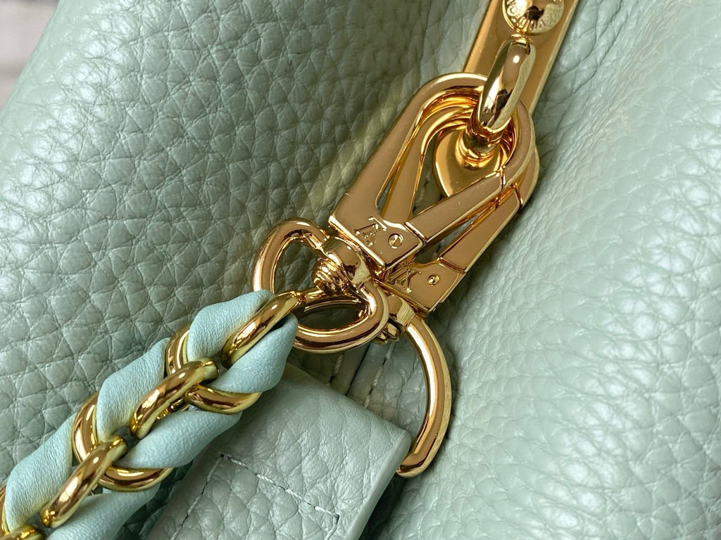 Louis Vuitton M24471 Capucines BB