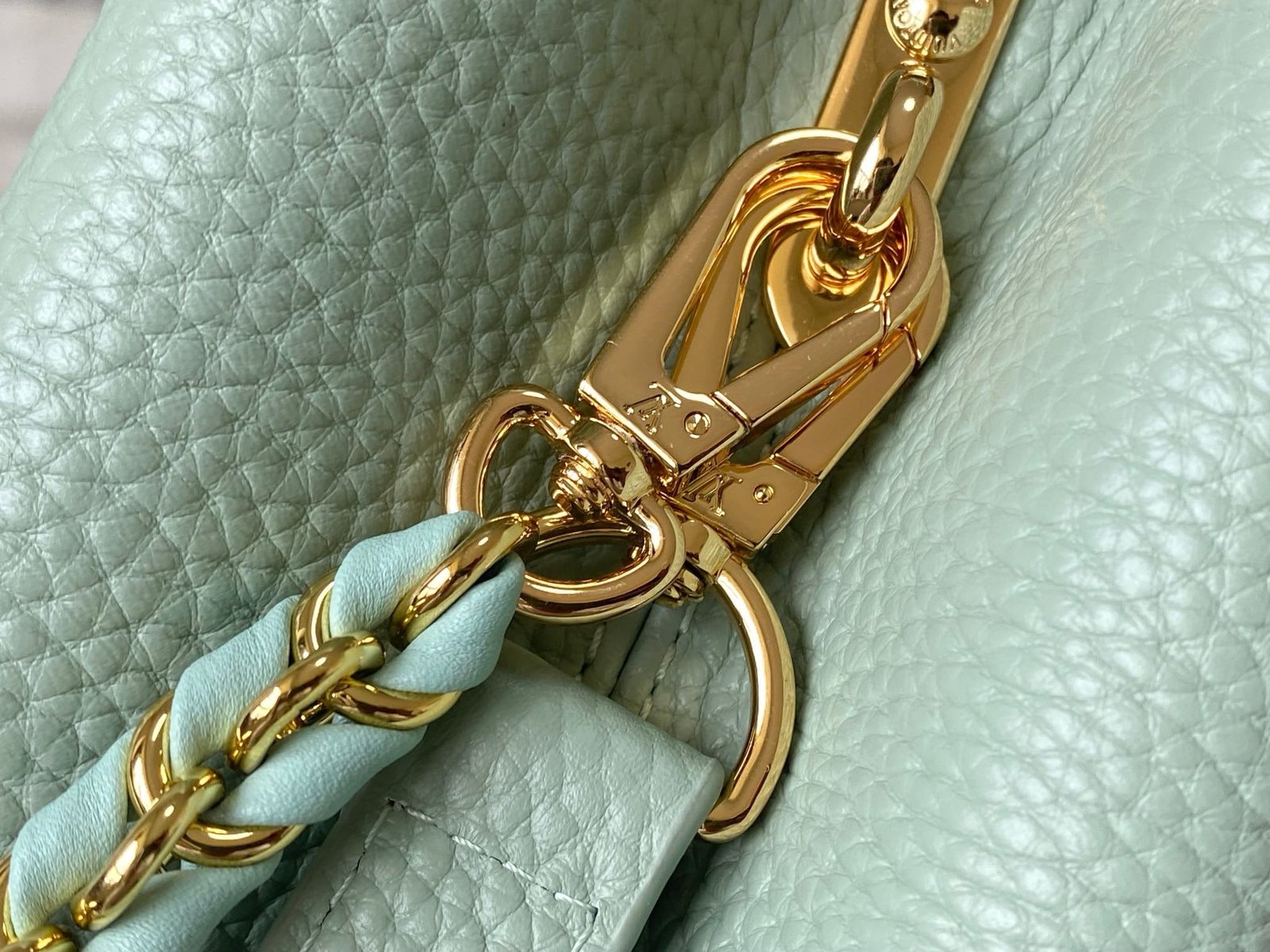 Louis Vuitton M24471 Capucines BB