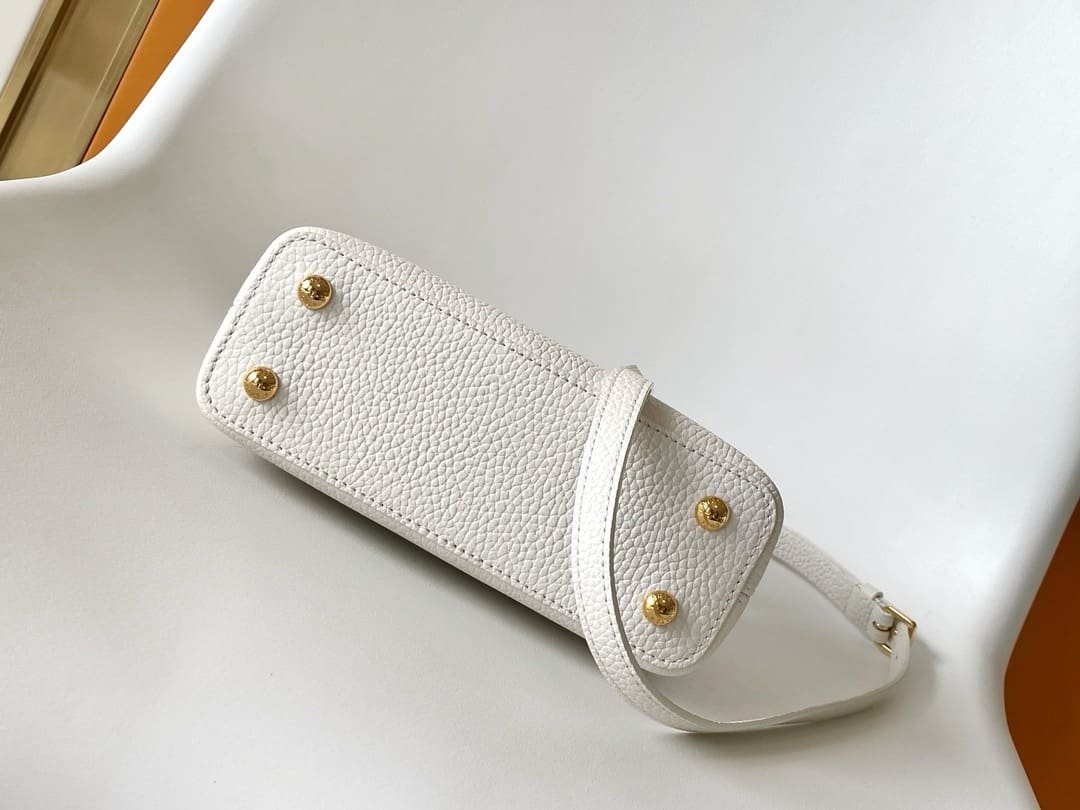 Louis Vuitton M23944 Capucines Mini