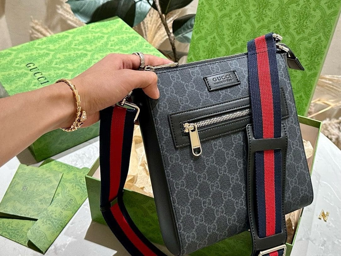 GUCCI BLACK MESSENGER