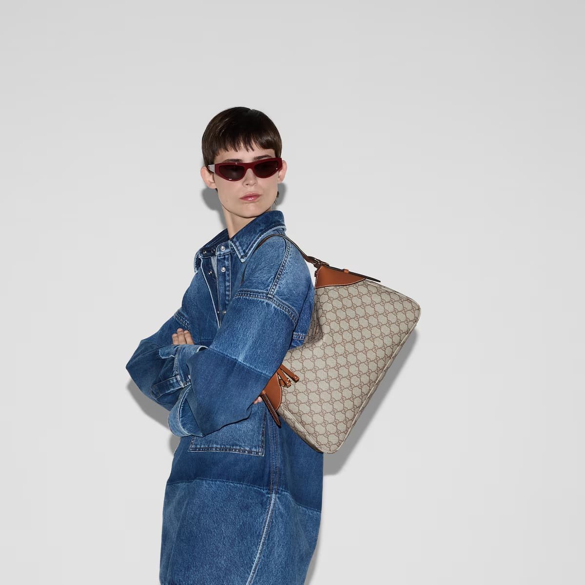 GG Emblem medium shoulder bag