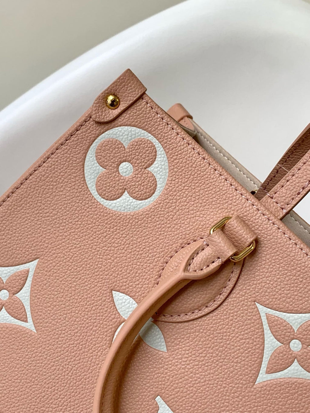 Louis Vuitton OnTheGo MM M46286