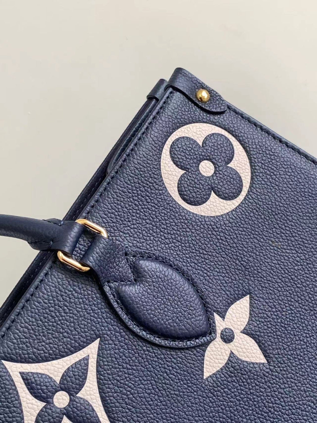 Louis Vuitton M47084 OnTheGo MM