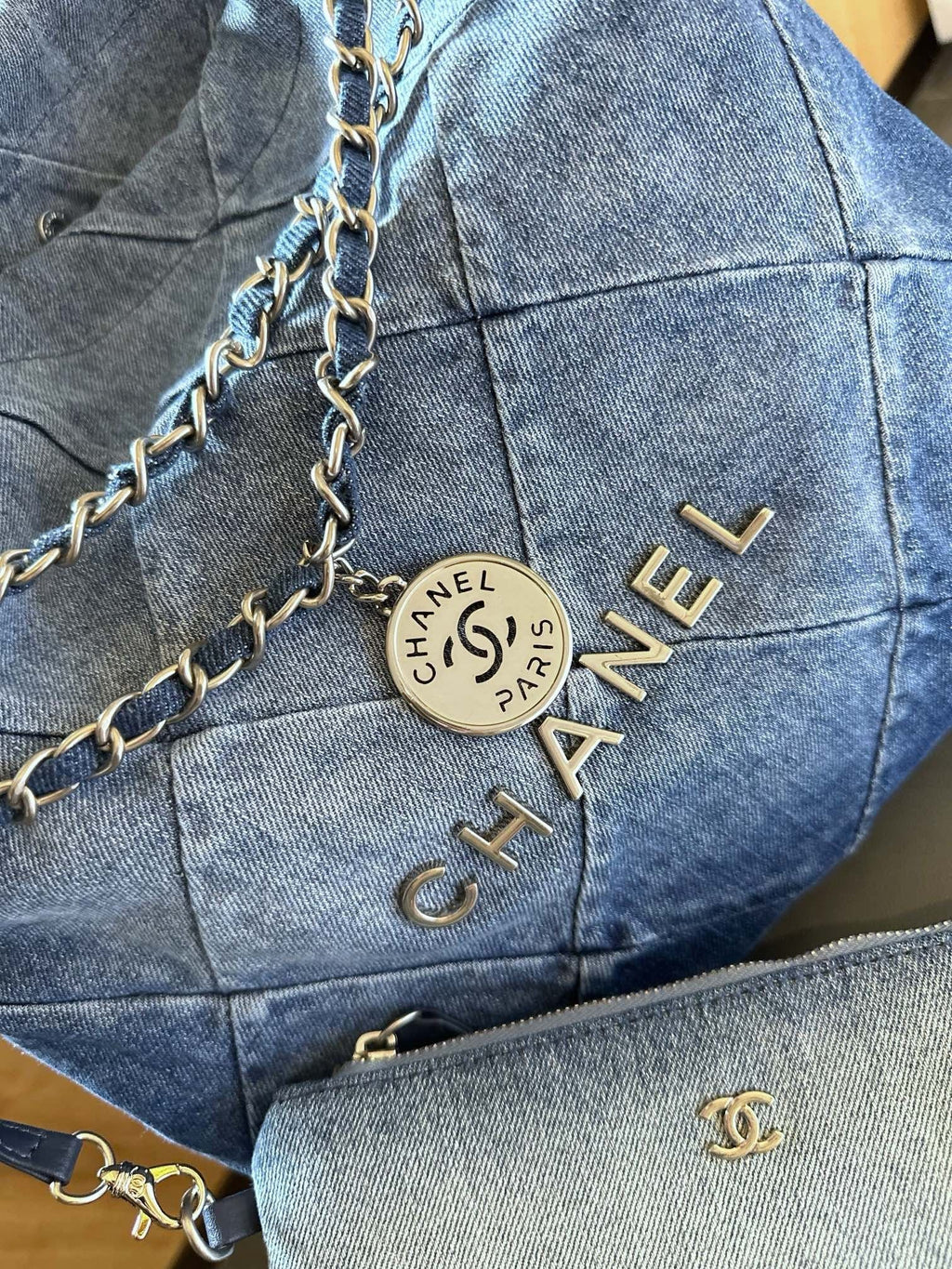 CHANEL 22 in denim small