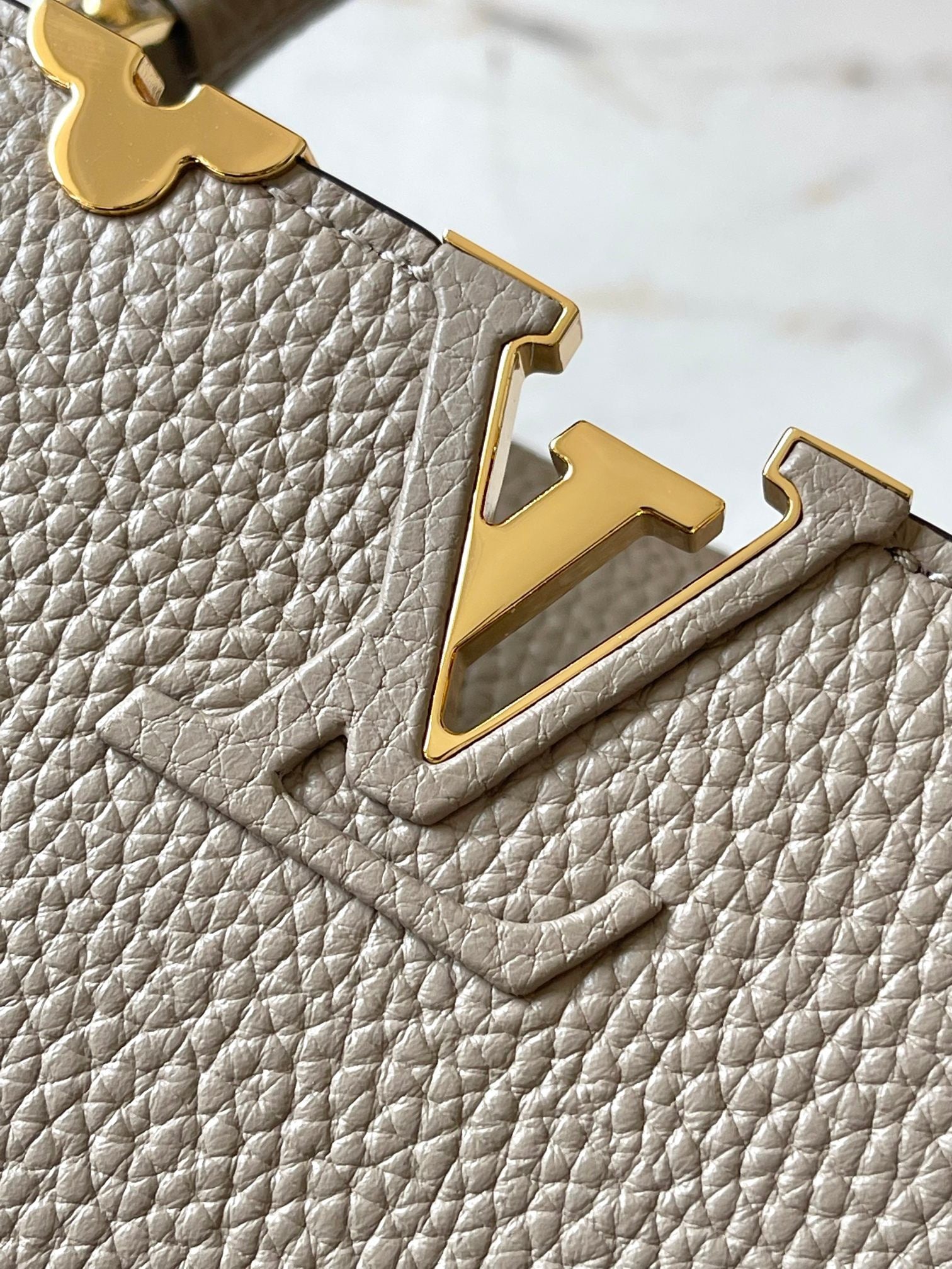 Louis Vuitton M23331 Capucines BB