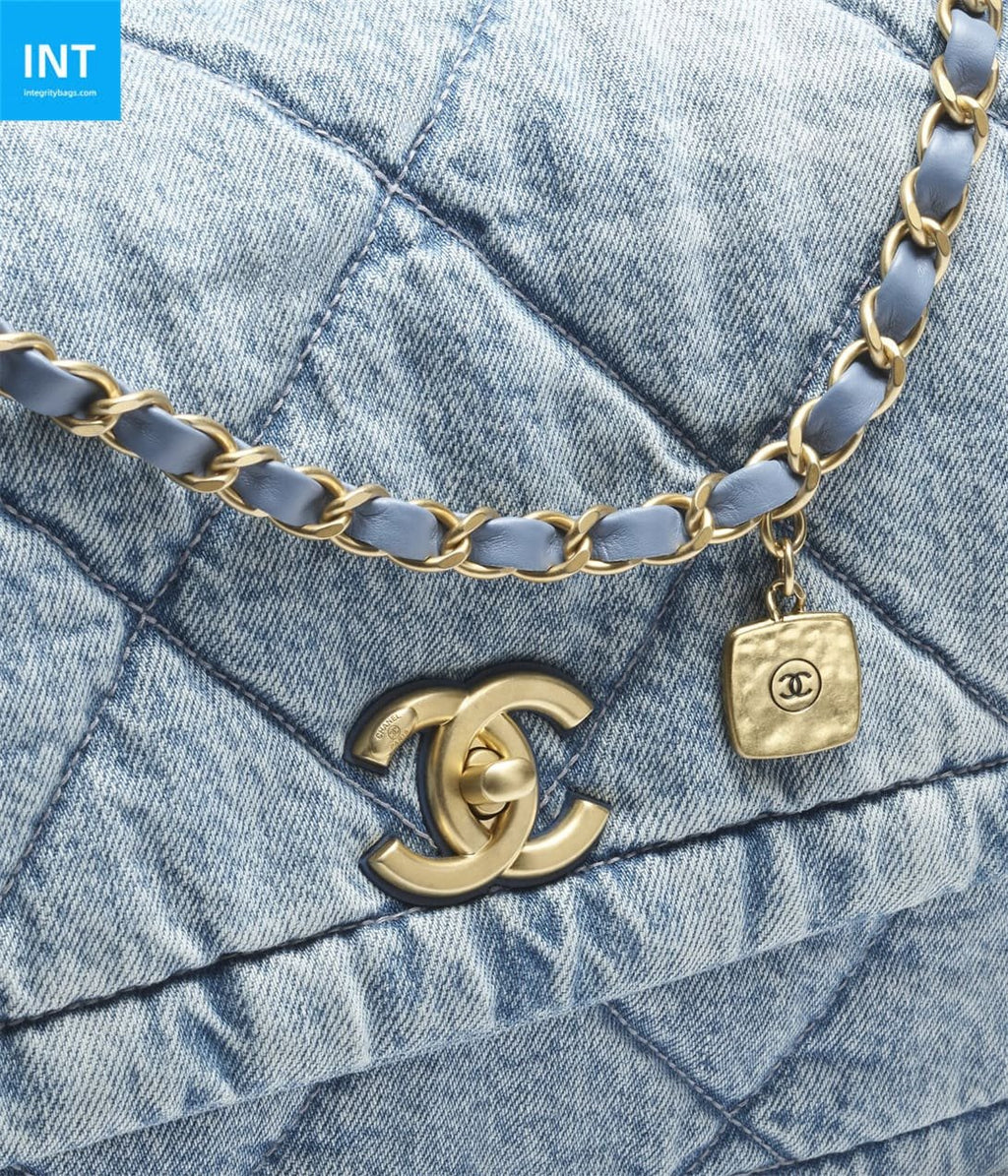 Chanel Maxi Flapbag