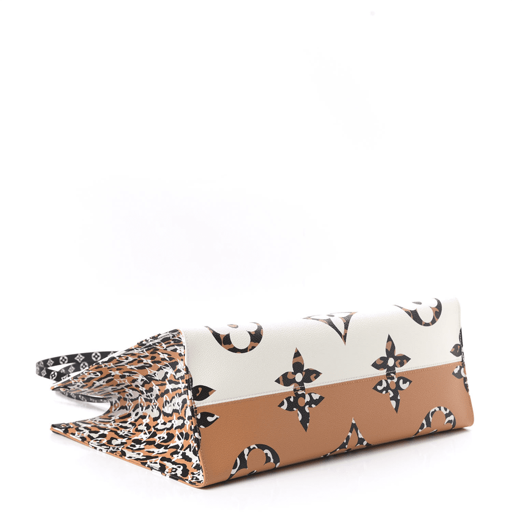 Louis Vuitton Monogram Giant Jungle Onthego GM Ivory