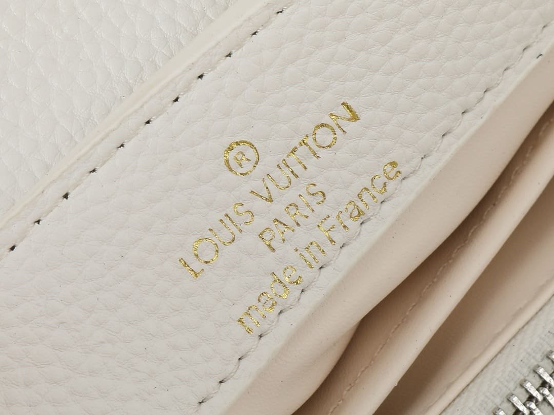 Louis Vuitton M23956 Capucines East-West Mini