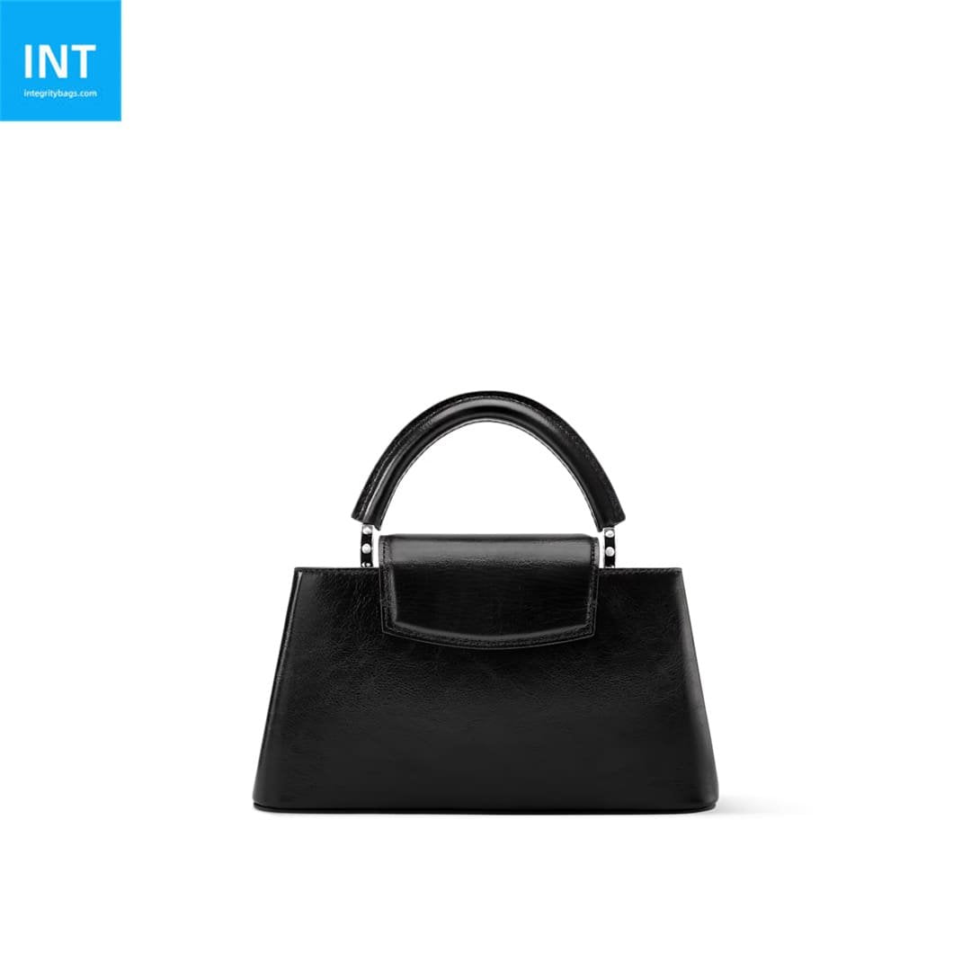 Louis Vuitton M25492 Capucines East-West BB