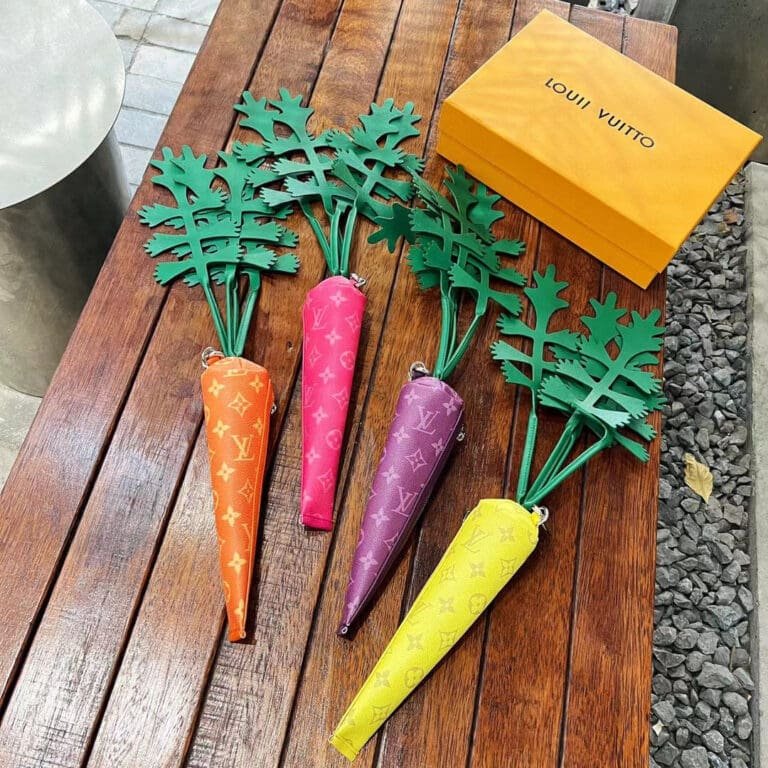 Louis Vuitton Carrot pouch M80851