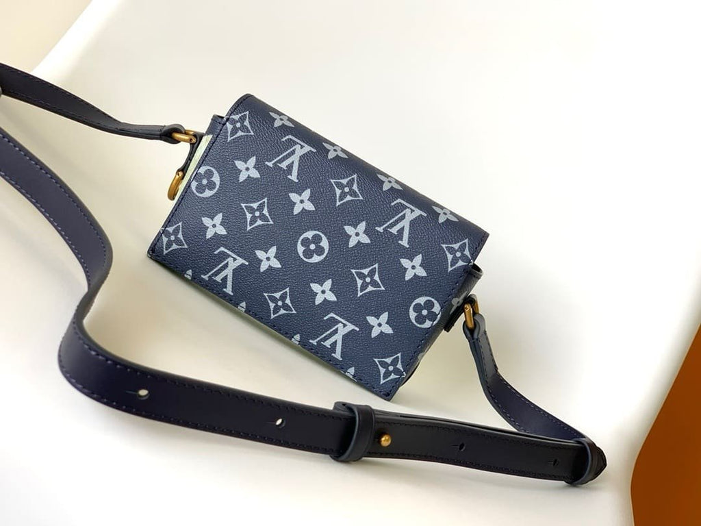 Louis Vuitton M82900 Steamer Wearable Geldbörse