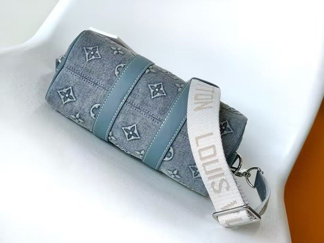 Louis Vuitton M22762 Keepall Bandoulière 25