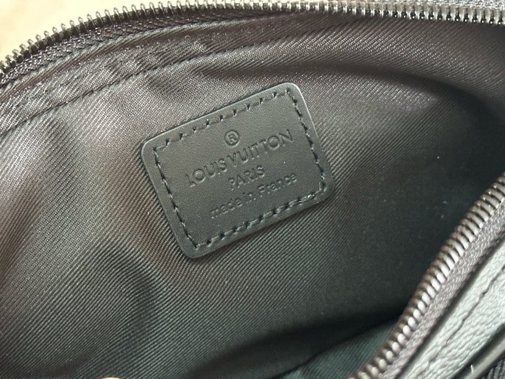 Louis Vuitton M82542 Alpha wearable wallet