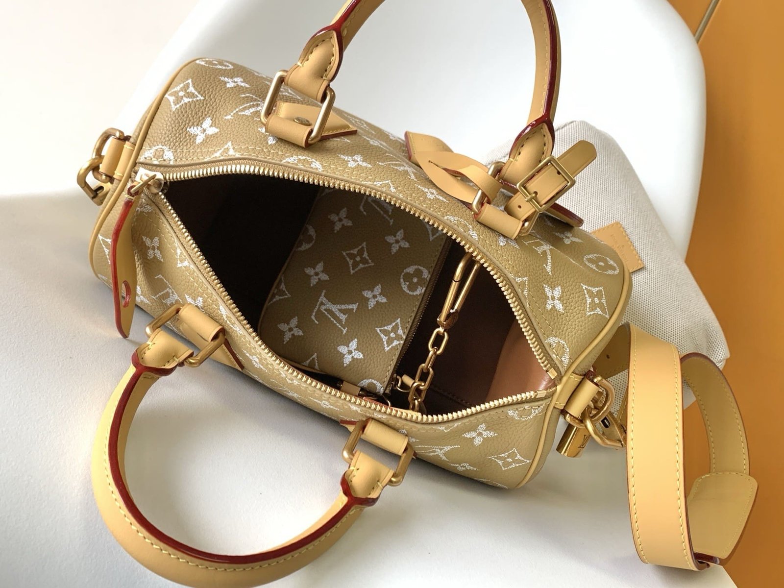 Louis Vuitton M26305 Speedy P9 Bandoulière 25