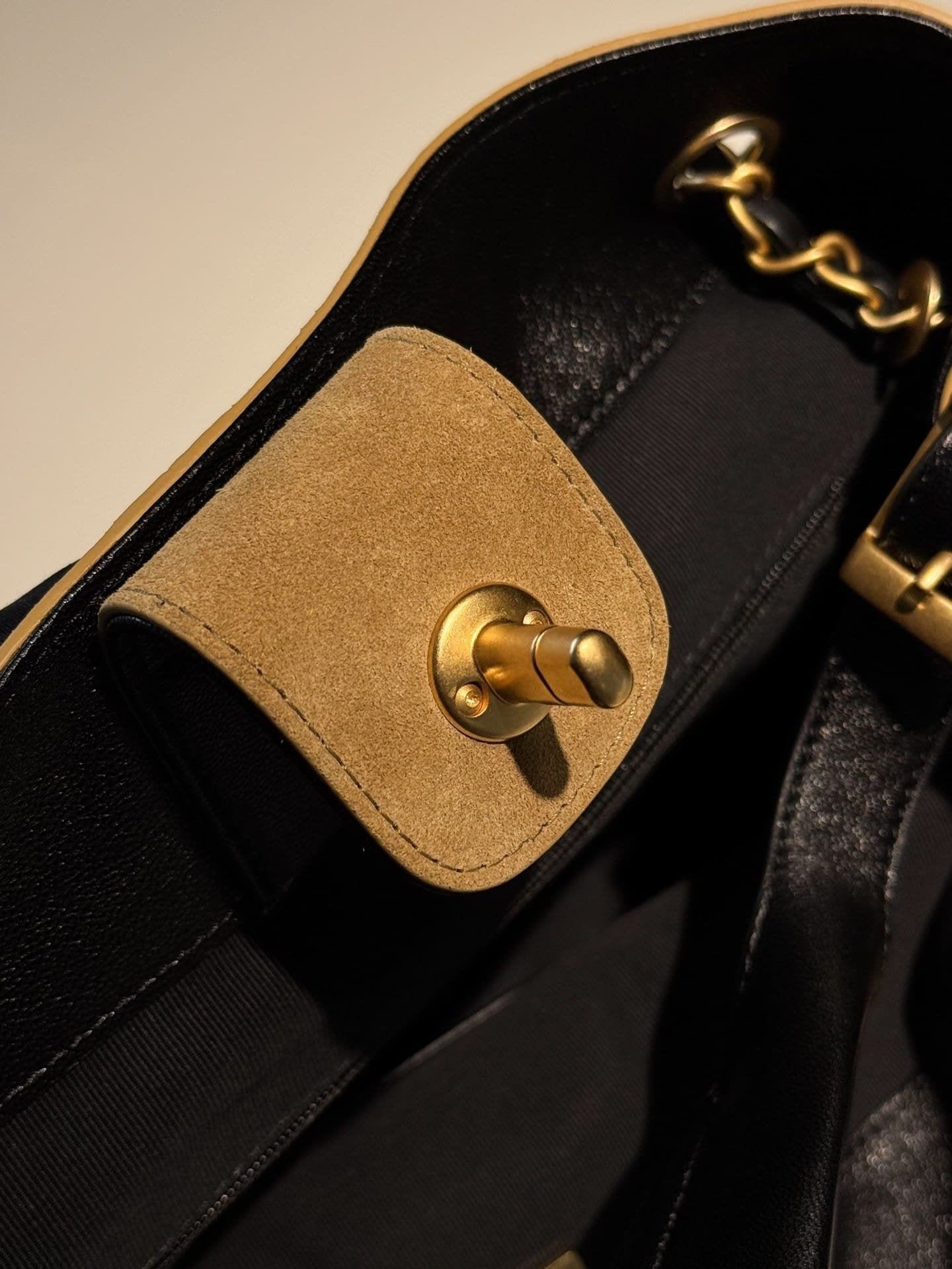 Chanel 25 Shopping Bag