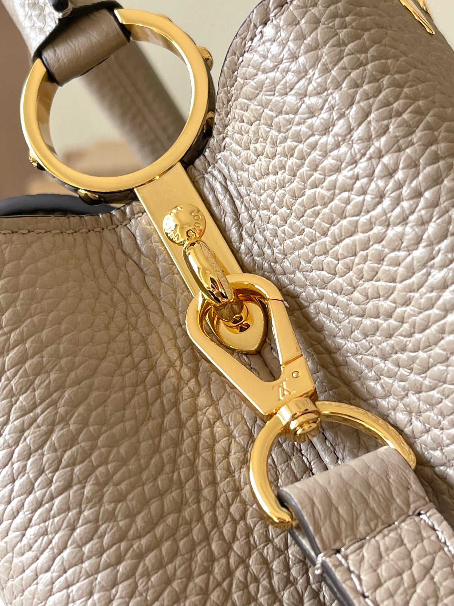 Louis Vuitton M23331 Capucines BB